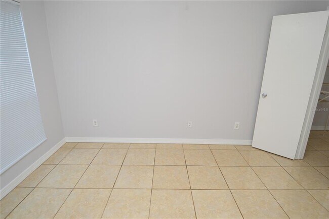 Building Photo - 8643 Mallard Reserve Dr