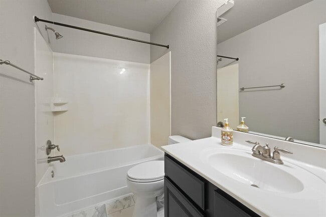 Building Photo - 1121 Boxwood Loop