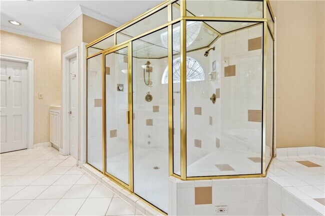 Building Photo - 430 W Wesley Rd NW