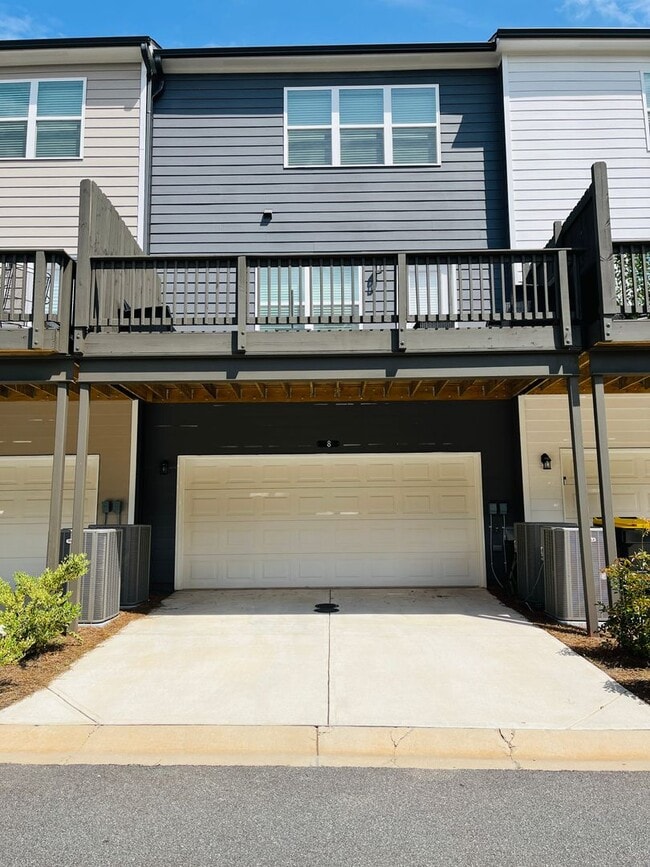 Building Photo - Stunning 3 bedroom, 3.5 bathroom townhome ...