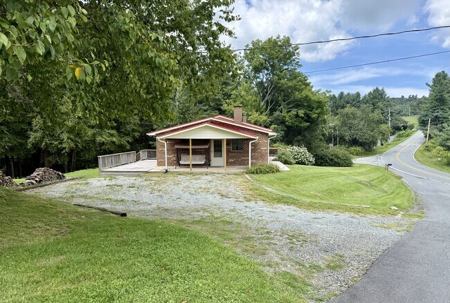 Building Photo - 130 Cornerstone Ln