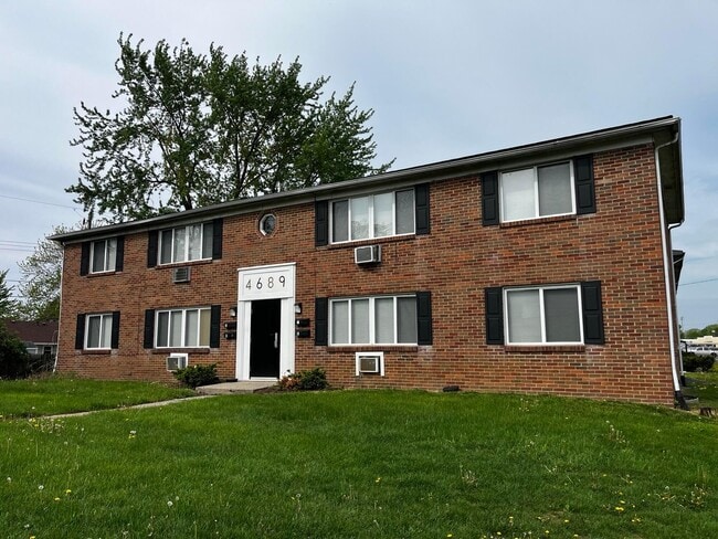Primary Photo - 4689 Hilton Ave