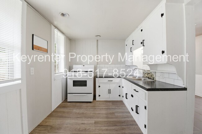 Building Photo - 2 Bed | 1 Bath | Tulsa