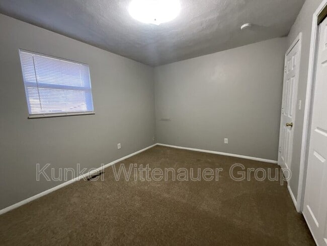 Building Photo - 415 Williamsburg Dr