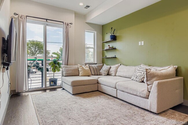 Building Photo - 1280 E Hampden Ave