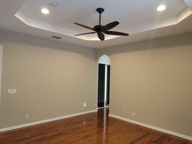 Building Photo - 9335 Plantation Estates Dr