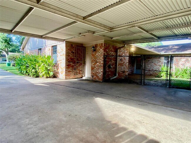 Building Photo - 2206 Tannehill Dr