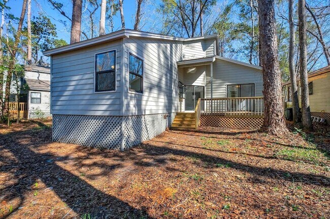 Building Photo - 1691 Silverwood Dr