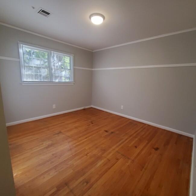 Building Photo - 3631 Royal Crest Dr