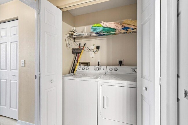 Building Photo - 616 Clearwater Park Rd