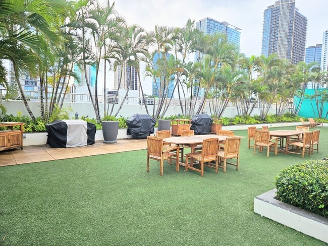 Building Photo - 909 Kapiolani Blvd