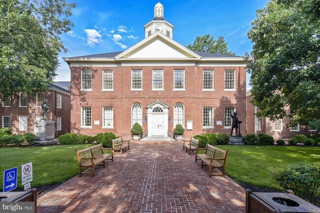 Building Photo - 607 North St