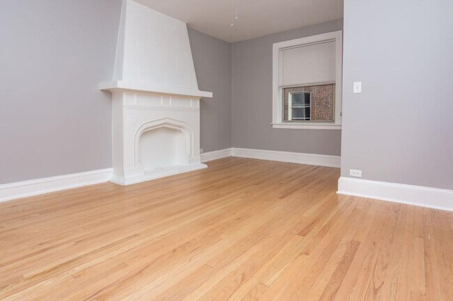 Building Photo - 3 bedroom in Chicago IL 60649