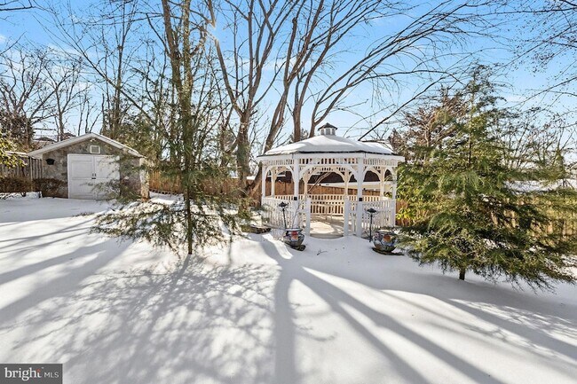 Building Photo - 8519 Electric Ave