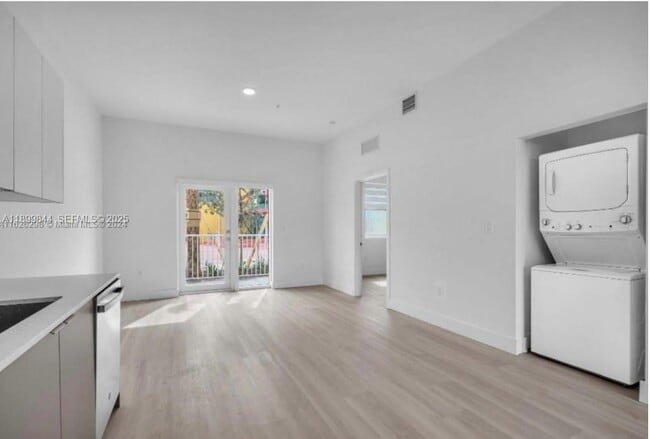 Building Photo - 501 W Dixie Hwy