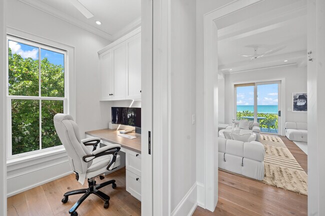 Building Photo - 5525 Jimmy Buffett Mem Hwy