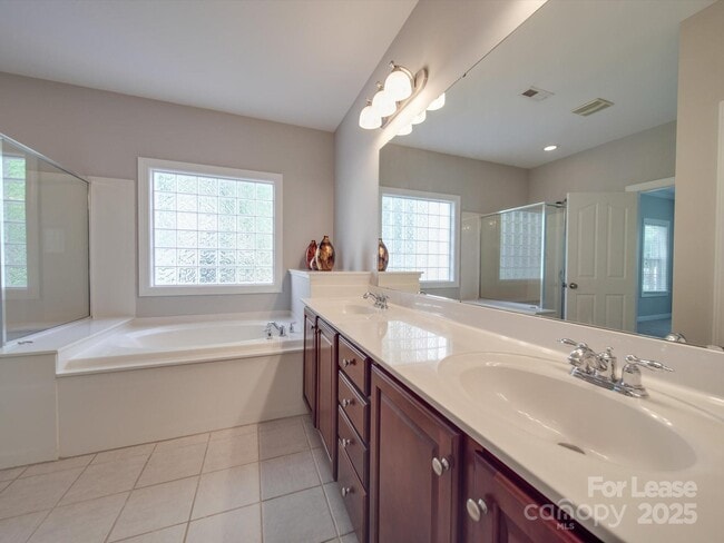 Building Photo - 15340 Prescott Hill Ave