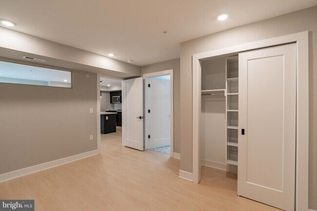 Building Photo - 6604 Ridge Ave