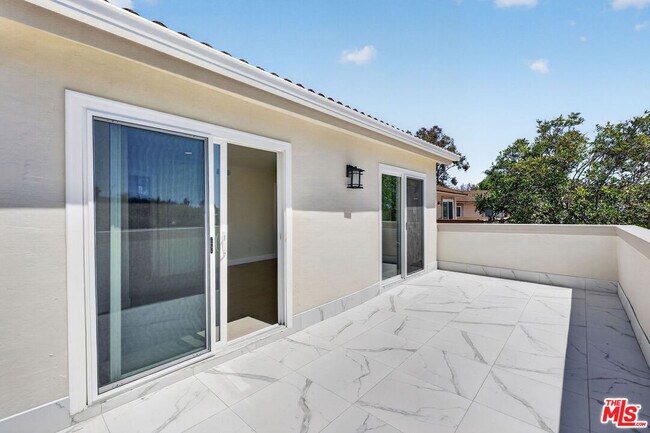 Building Photo - 31076 Via San Vicente