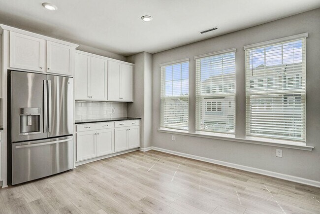 Building Photo - 2804 Austin Fls Sta