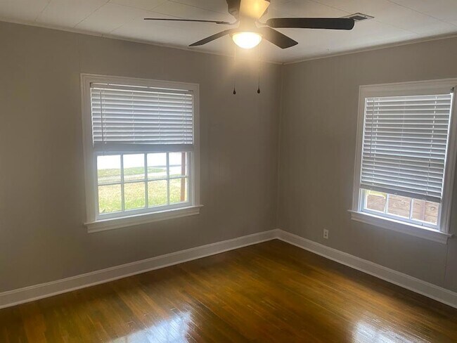 Building Photo - 4425 Ione St