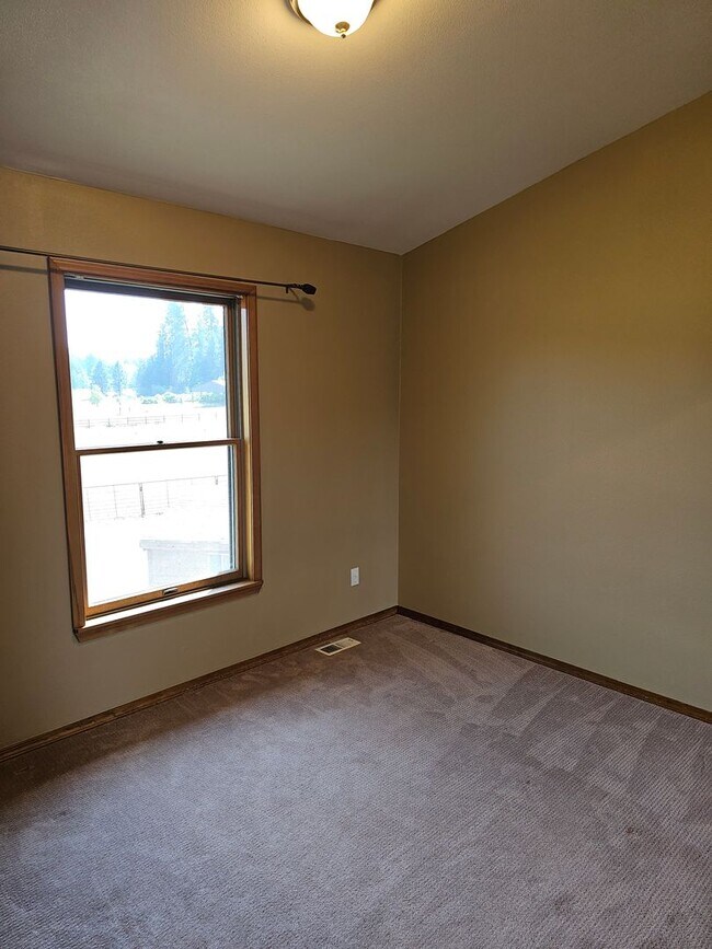 Building Photo - Incredible Hauser Lake Waterfront Home for...