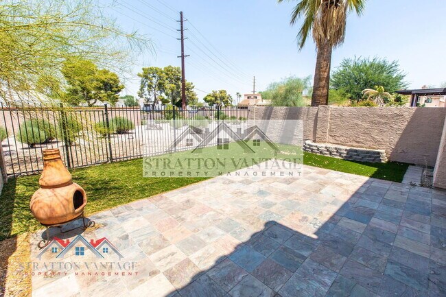 Building Photo - 310 E Bluebell Ln