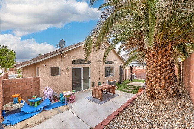 Building Photo - 8136 Shady Glen Ave