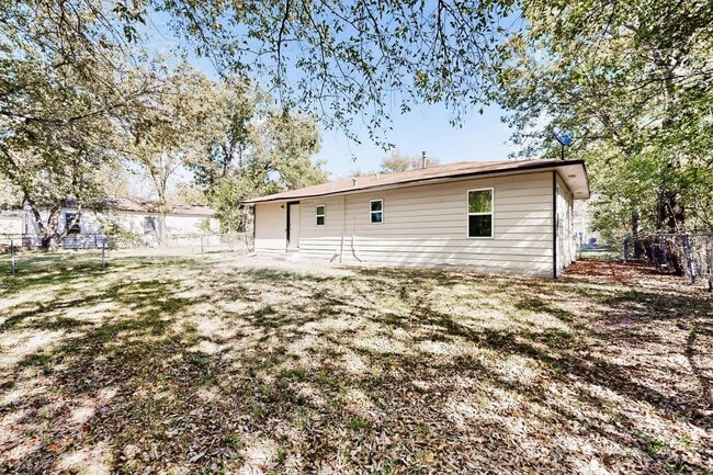 Building Photo - Beautifully Updated 3-Bed, 2-Bath Home in Quiet Greenville Neighborhood
