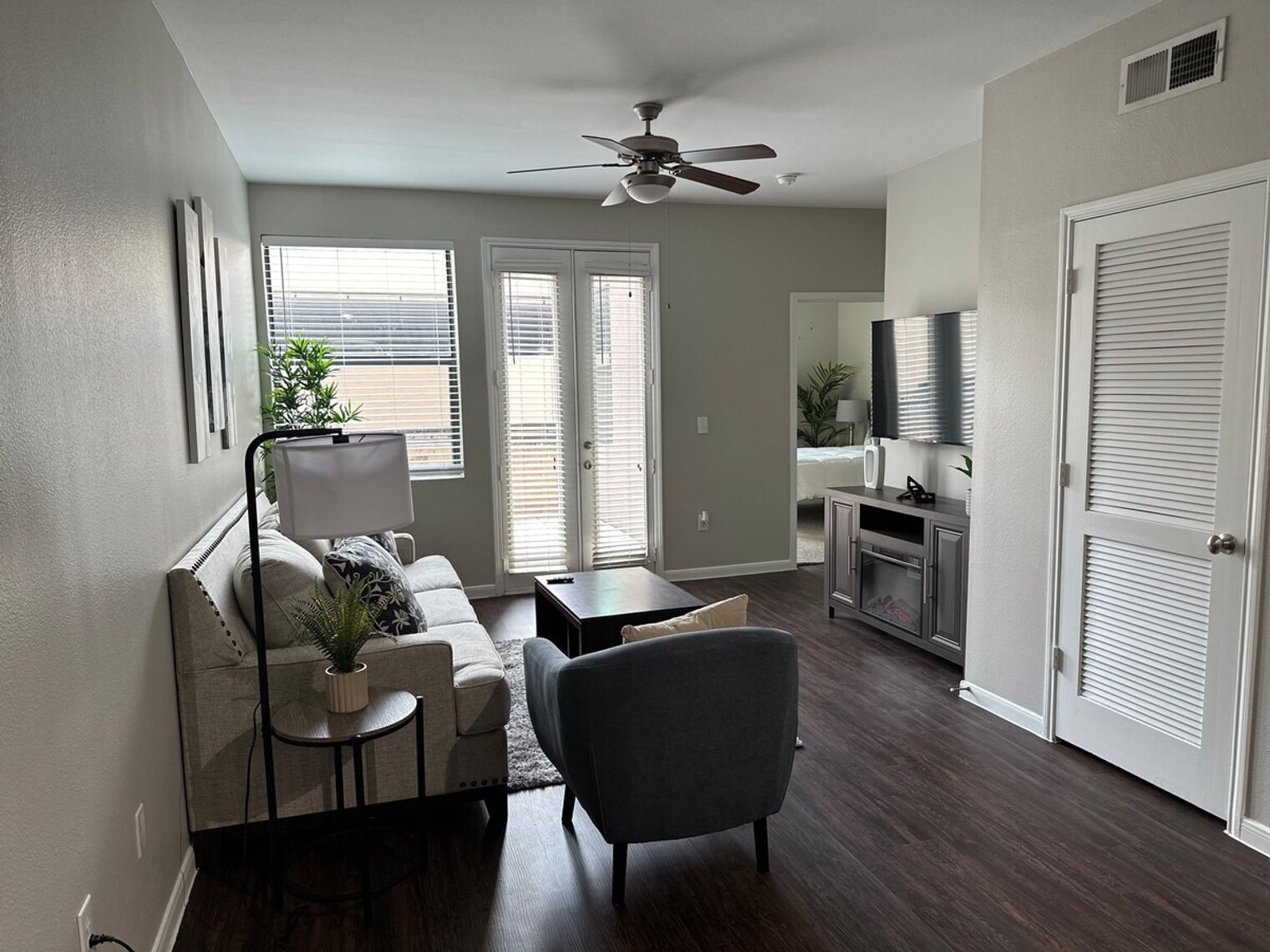 Building Photo - 800 W Sam Houston Pkwy N