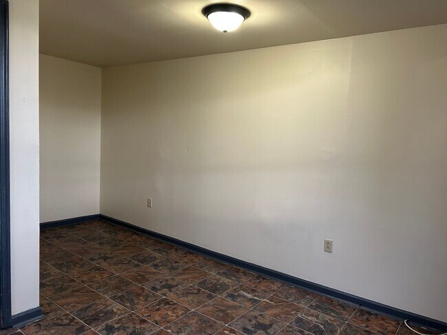 Building Photo - 624 Chestnut St