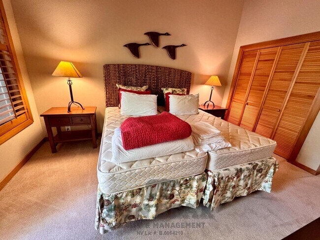 Building Photo - 2 Bedroom, 2 Bath in Third Creek with Hot Tub - Perfect Winter Getaway