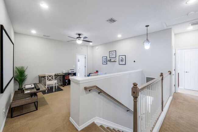 Building Photo - "Spacious 3-Bedroom Condo Retreat in Ester...