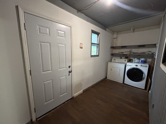 Building Photo - Spacious 2 bedroom townhouse with an additional loft located near TCC!