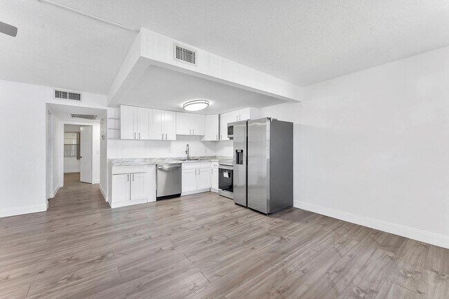 Building Photo - 1052 Hythe A