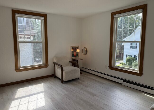 Building Photo - 41 Hollywood St