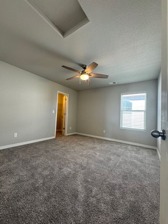 Building Photo - Nearly New 3-Bedroom Home in Beautiful Mon...