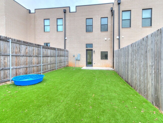 Building Photo - 821 NW 8th St