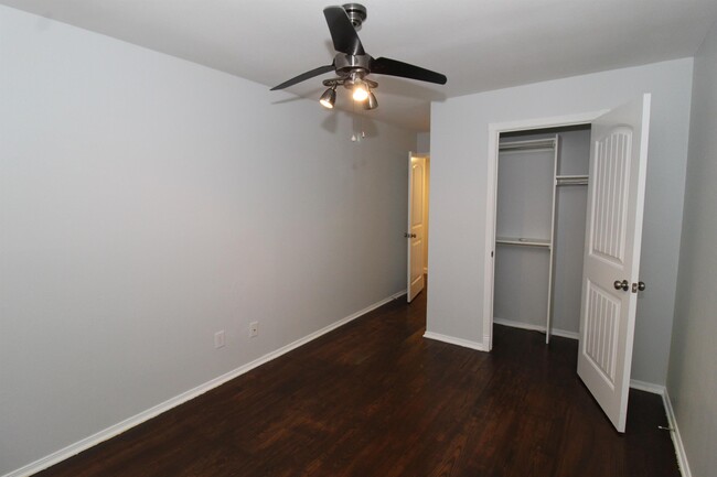 Building Photo - 2715 W Gum St