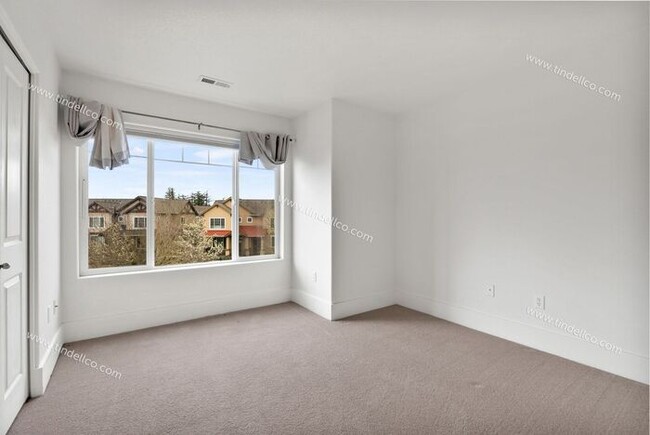 Building Photo - Picturesque 2 Bedroom 2.5 Bathroom Townhou...