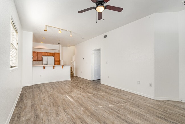 Building Photo - 105 Turpial Way