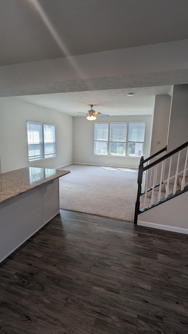 Building Photo - Luxury Townhome