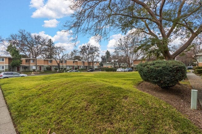 Building Photo - Spacious Renovated 3-Bedroom Home in a Highly Desirable Community