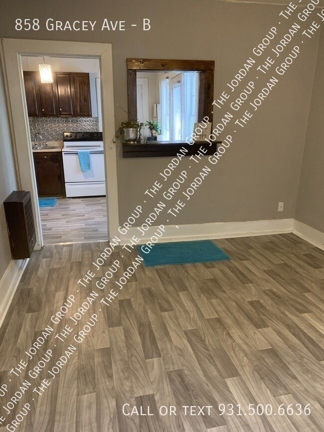 Building Photo - 858 Gracey Ave