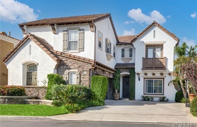 Building Photo - 9 Marisol