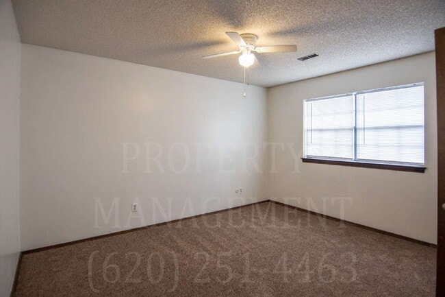 Building Photo - 2 Bedroom 1 Bath