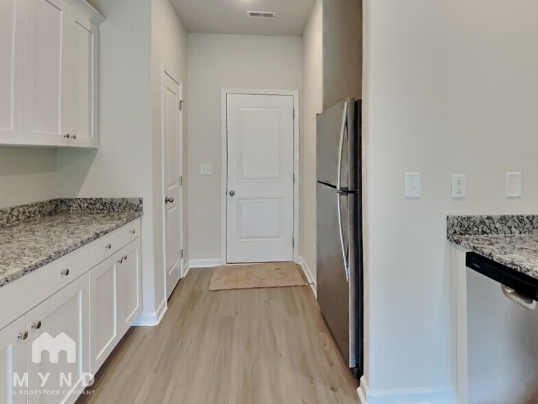 Building Photo - 123 Taverners Ln