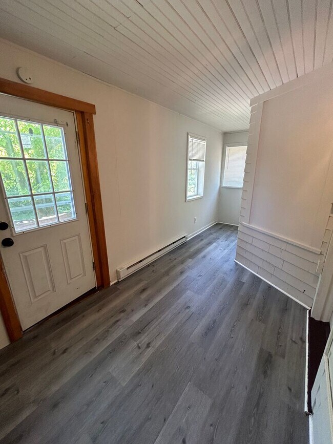 Building Photo - 412 Chestnut St