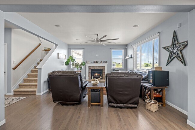 Building Photo - 15411 Village Cir E