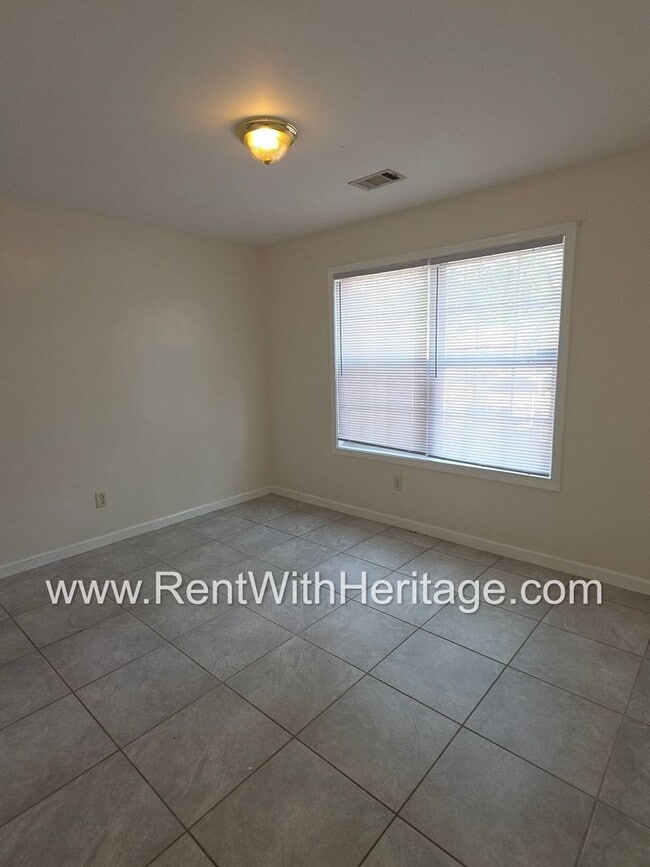 Building Photo - Fantastic 4bd/2.5ba Townhome/ Swim Tennis/ Great Location